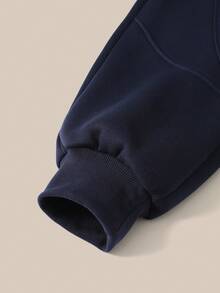 SHEIN Casuvi Kids 青少年男孩休闲百搭徽章装饰翻边运动裤