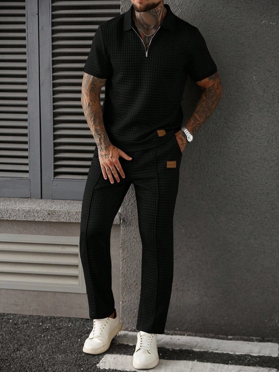Manfinity CasualCool 男士字母刺绣拉链 Polo 领短袖上衣和裤子休闲套装 - 黑色 - 查看 1