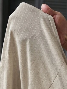 Manfinity CasualCool 男士纯色条纹提花休闲翻领长袖衬衫 - 杏色 - 查看 5