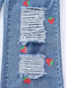 Sparklyn 1 件少女草莓印花破洞阔腿牛仔裤，新品，甜美休闲时尚街头学校旅行度假风格！经典中蓝色水洗牛仔面料，草莓印花和可爱设计，破洞磨损下摆，中腰松紧腰带和拉链开合，宽松阔腿廓形，修身显腿长，适合日常外出、校园休闲、旅行和度假。 - 中等水洗藍 - 查看 6