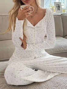 Livesso Set pigiama casual da donna in tessuto lavorato a maglia bianco, manica lunga, collo tondo, con bordo a lattuga e stampa floreale ditsy, abbigliamento invernale