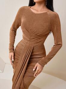 Modelyn Damen Einfarbiges Kleid mit rundem Ausschnitt, Raglanärmeln und Längsfalten - Braun - Übersicht 1