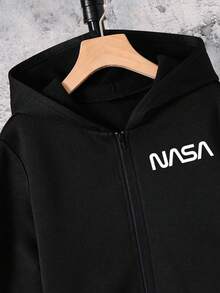 SHEIN 1-pak młodzieżowych chłopców, casualowych, sportowych, uniwersyteckich, artystycznych, retro, z kapturem, ze swetrem z materiału Grab, odpowiednich do strojów dziecięcych, ubranek dla małych chłopców, zestaw na powrót do szkoły, odpowiedni na przyjęcia urodzinowe, wieczorne, występy, wesela, chrzciny, ceremonie otwarcia, odpowiedni do codziennego użytku, odpowiedni do szkoły, odpowiedni do podróży, odpowiedni do uprawiania sportu, odpowiedni na jesień i zimę