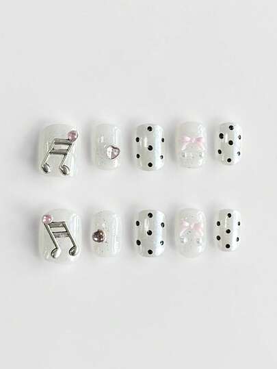 Kawaii 10 pezzi Unghie corte quadrate decorate con stelle e fiocchi, stile Y2K, colore argento lucido e nudo a quadri, con 3 pezzi di adesivo biadesivo