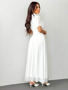 SHEIN PETITE Robe élégante et romantique à taille haute et coupe évasée avec col montant, manches évasées, blanche. Convient pour le travail, la plage, les vacances