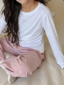 DAZY Set de pijama pentru fete preadolescente, cu imprimeu de fundă, guler rotund, mânecă lungă și pantaloni în culori contrastante - alb - Vizualizare 1