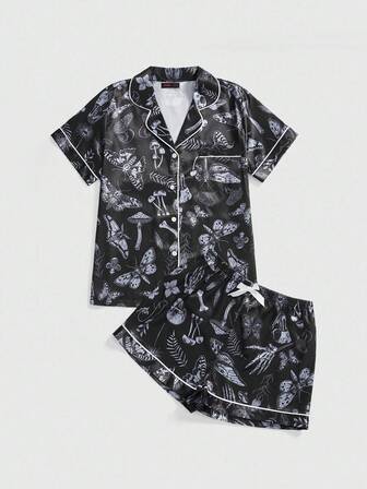 Kawaii Conjunto de pijama con camisa tipo cardigan y pantalones cortos con estampado de calavera gótica, mariposa, polilla, seta y planta