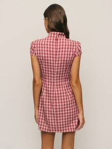 Nöista 秋季格纹连衣裙，复古新中式风格，旗袍廓形，立领斜驳头，手工纽扣点缀。鲜红色纽扣与格纹背景形成鲜明对比，成为视觉焦点，更添一抹中式韵味。修身剪裁，更能凸显女性曲线。经典高开叉和斜排纽扣，营造出俏皮活泼的效果。 - 彩色 - 查看 4