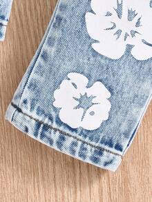 SHEIN 2 piezas Conjunto de niña bebé de mezclilla, chaqueta/abrigo estampado de moda + pantalones de mezclilla estampados casuales, conjunto de mezclilla con estampado floral de estilo callejero para bebé - Azul lavado medio - Ver 5