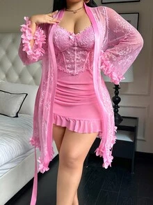 Seduluxe 1 套加大码 3D 花卉装饰蕾丝长袍 + 加大码收腰设计蕾丝吊带裙 - 粉色 - 查看 3