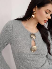 Heiryn Women's Solid Color Metal Buckle Decor Hollow Out Round Neck Long Sleeve T-Shirt - Grey - View 4