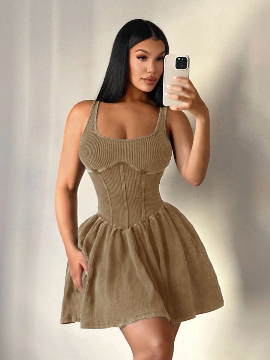 SHEIN SXY 女式纯色宽肩带无袖方领时尚人字形拼接迷你连衣裙 - 卡其色 - 查看 1