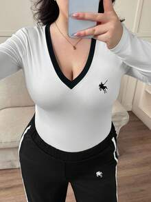 Modelyn 女士 V 领长袖 T 恤和阔腿裤运动休闲舒适纯色重磅刺绣加大码套装 - 彩色 - 查看 3