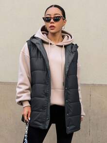 EURMUSE Premium ärmellose Kollektion, raffiniertes gestepptes Muster Wintermantel, moderner Druckknopf-Frontschluss, hochwertiges Stehkragen-Design, luxuriöser Stepp-Stil, widerstandsfähiges Material, vielseitiger Layering-Artikel, praktisches Winteressential, städtisch-bereites gestepptes Design