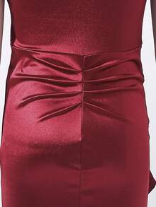 青少年女孩优雅简约时尚优雅不对称领口露肩腰部捏褶设计贴身飘逸连衣裙，纯色缎面光泽面料，酒红色礼服，适合毕业舞会、圣诞派对 - 酒紅色 - 查看 6