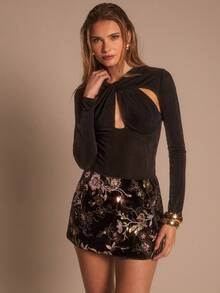 SHEIN Glamour SHEIN Glamour Women's Fashion Black Solid Color Simple Casual Temperament Sexy Elegant Twisted Hollow Design Long Sleeve Tight Knit Versatile Top And Velvet Black Sequined Flower Heavy Embroidery New Chinese Style Chinese Style Retro Mid-Low Waist Mini Skirt Women's Two-Piece Setcropped Femininoハロウィンblack Skirtensemble Femmetopsnavidadconjuntosshort FemininoセットアップjumpersWomen At Workvintage Two-Piece Settrendy Basic AuStreetwearSequinDressAncient Florals