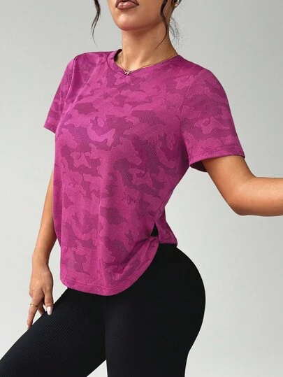 Core Rhythm Camiseta deportiva casual y versátil de mujer con cuello redondo, manga corta raglán y estampado de camuflaje