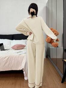 SHEIN 撞色滚边翻领双口袋女士长袖上衣+裤子睡衣套装，秋冬服装 - 米色 - 查看 2