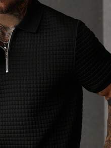 Manfinity CasualCool 男士字母刺绣拉链 Polo 领短袖上衣和裤子休闲套装 - 黑色 - 查看 4