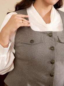 SHEIN Clasi Blusa elegante y versátil de talla grande para mujer con diseño de espiga sin mangas, falsos bolsillos y decoración de botones metálicos en estilo retro - Gris - Ver 8