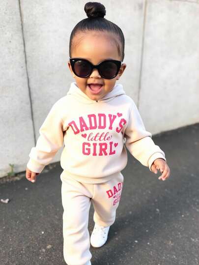 SHEIN Bộ quần áo 2 món in hình bé gái của bố, áo hoodie dệt kim mềm mại và quần dài vừa vặn, thường ngày