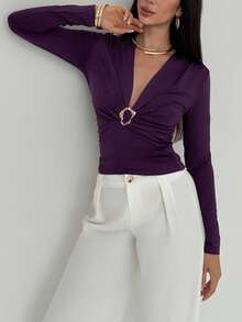 Aloruh 极简性感深V领长袖褶皱茄子紫色金属扣T恤 - 中紫紅色 - 查看 6