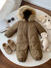 SHEIN 男婴保暖连帽连体衣，带人造毛领，绿色长袖连体衣，保暖舒适，适合室内、室外、滑雪、日常穿着、运动、玩耍、派对街头装、节日、万圣节、圣诞节、新年等秋冬季穿着。男婴冬季服装，男婴连帽绗缝连脚滑雪服。 - 軍綠色 - 查看 6