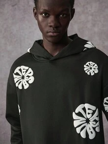 STYNVO Sudadera con capucha de manga larga con estampado de contraste minimalista para hombres, sudadera con capucha con gráfico de flores, sudadera con capucha con estampado abultado, sudadera con capucha negra para hombre, para otoño - Negro - Ver 4