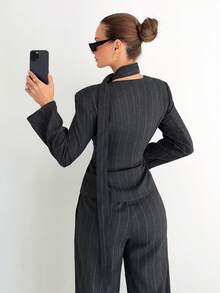 Siren Gaze 2025秋季新款女装，复古风格细条纹西装外套，长袖裹身领口X型修身西装，商务休闲工作/约会必备单品，完美适用于教师/办公室/日常通勤，秋季时尚必备女装套装，女士商务正装，灰色细条纹西装，舒适秋冬之选。 - 深灰色 - 查看 3