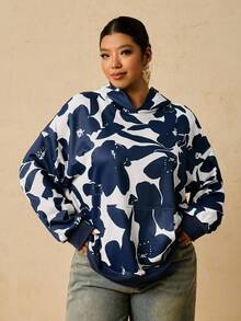 SHEIN VCAY sweat-shirt à capuche imprimé silhouette florale bleu et blanc grande taille pour femmes, pull ample à manches longues pour l'automne/l'hiver