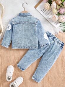 SHEIN 2 piezas Conjunto de niña bebé de mezclilla, chaqueta/abrigo estampado de moda + pantalones de mezclilla estampados casuales, conjunto de mezclilla con estampado floral de estilo callejero para bebé - Azul lavado medio - Ver 2