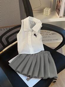 女婴夏季简约学院风服装：白色无袖翻领衬衫，搭配黑色刺绣装饰，搭配黑色百褶迷你裙，适合日常穿着和通勤 - 灰色 - 查看 1