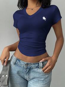 SHEIN BASICS 女式休闲简约骑马标志图案V领褶皱T恤，适合秋夏季 - 藏蓝色 - 查看 5