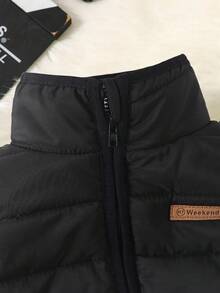 SHEIN 男婴三件套服装，包括条纹套头卫衣、绗缝背心和休闲运动裤，适合6个月至3岁男婴秋冬季穿着。这款男婴冬季套装包含男婴服装、男婴休闲套装、运动服等，舒适百搭。此外，还有男婴绗缝背心外套、黑白条纹秋季套装等。 - 黑與白 - 查看 8