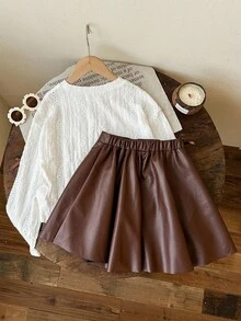 LMoss Kids Bộ đồ đôi LMoss French Chic cho bé gái tuổi teen, gồm áo thun cổ tròn màu trơn và chân váy mini bằng da PU, chân váy da trẻ em, chân váy da màu nâu, chân váy da dài tay cho bé gái, áo trắng, phong cách ấm áp mùa thu đông. - Đen và trắng - Xem 2