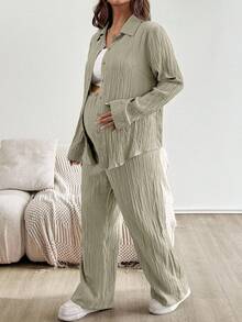 SHEIN 2 件孕妇休闲套装：纯色长袖纽扣衬衫和可调节腰部裤子，秋季两件套女士舒适 2 件休闲套装女士 2 件亚麻套装女士孕妇装两件套西装裤套装 - 卡其色 - 查看 4