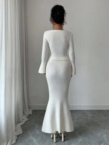 Rafferiza Bộ 2 món áo thun cổ chữ V ôm sát họa tiết hoa thanh lịch và chân váy đuôi cá cạp chun co giãn cho nữ - Màu be - Xem 2