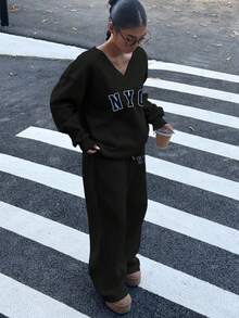 SHEIN EZwear 2 件套女士纽约英伦印花 V 领宽松运动衫和运动裤套装，秋冬休闲装 - 黑色 - 查看 4