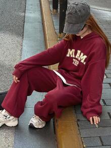 DAZY 少女休闲字母印花落肩宽松连帽衫和运动裤套装，适合春秋季日常通勤和运动 - 酒紅色 - 查看 6