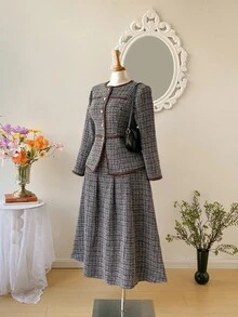 SHEIN MOD Plus Size 2-Piece Women's Tweed Color-Blocked Button Set, Long Skirt Suit, Women's Solid Color Long-Sleeved Single-Breasted Elegant Tweed Blazer, Autumn And Winter Clothes, Polished Silver Button Dec, Tweed Two Piece Set, Office Outfits For Women Set, Tweed Dresses For Women, Classic Outfits For Women, - Black and White - View 2