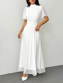 SHEIN PETITE Robe élégante et romantique à taille haute et coupe évasée avec col montant, manches évasées, blanche. Convient pour le travail, la plage, les vacances