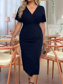 EMERY ROSE Vestido midi de mujer talla grande con cuello en V, manga corta, unicolor y drapeado - Azul Marino - Ver 3