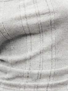 Nöista 灰色罗纹针织短款上衣，方领长袖设计，尽显优雅修身，是冬季时尚叠穿和休闲都市女性穿搭的理想之选，可与外套、裙子或高腰裤完美搭配，打造精致的圣诞节和新年造型。 - 淺灰色 - 查看 6