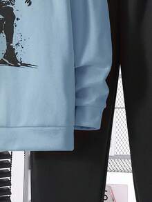 SHEIN 两件套青少年男童休闲篮球运动员印花白色连帽衫和黑色抽绳裤套装，带保暖内衬，适合秋冬季节穿着，保暖舒适，适合运动、上学、居家等各种场合，简约百搭，秋季日常穿着。