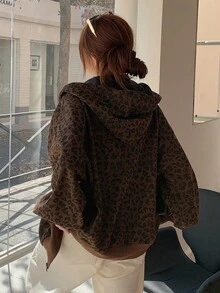 Livesso 女士宽松休闲豹纹拼接卫衣，带保暖内衬，时尚街头风，秋冬外套连帽衫 - 棕色 - 查看 6