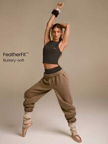 GLOWMODE FeatherFit™ Active Edge Soft Stretchy Sweat-Wicking Seam Detailing Removable Cups Crewneck Active Tank Top Low Impact Daily Casual Yoga Active Wear - 巧克力棕 - 查看 1