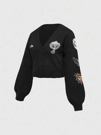 Cardigan lavorato a maglia oversize, stile hippie scuro, con ricami misteriosi di occhi, sole, luna, stelle e teschi