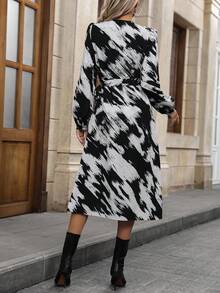 EMERY ROSE Allover Print Knot Side Wrap Dress Maxi Women Outfit Abstract Print Dress - Multicolor - View 2