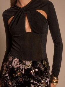 SHEIN Glamour SHEIN Glamour Women's Fashion Black Solid Color Simple Casual Temperament Sexy Elegant Twisted Hollow Design Long Sleeve Tight Knit Versatile Top And Velvet Black Sequined Flower Heavy Embroidery New Chinese Style Chinese Style Retro Mid-Low Waist Mini Skirt Women's Two-Piece Setcropped Femininoハロウィンblack Skirtensemble Femmetopsnavidadconjuntosshort FemininoセットアップjumpersWomen At Workvintage Two-Piece Settrendy Basic AuStreetwearSequinDressAncient Florals