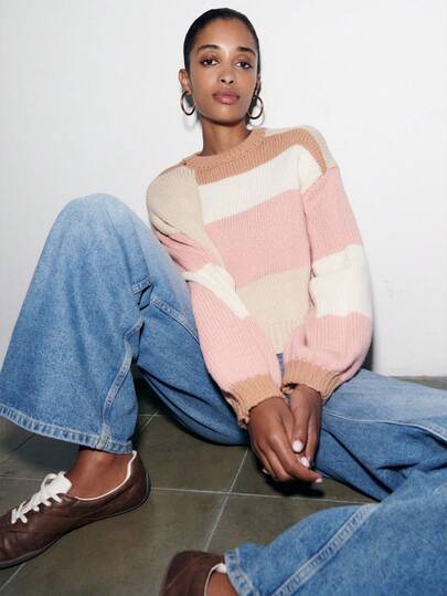  Nöista Chunky Knit Cropped Sweater Featuring A Patchwork-Style Color Block Pattern In Blush Pink, Beige, Cream, And Soft Brown. Balloon Sleeves And Ribbed Trim Add A Playful, Cozy Vibe. Perfect For Casual, Cute, And Youthful Everyday Outfits.